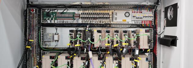 Guías lineales alemanas y control CNC europeo